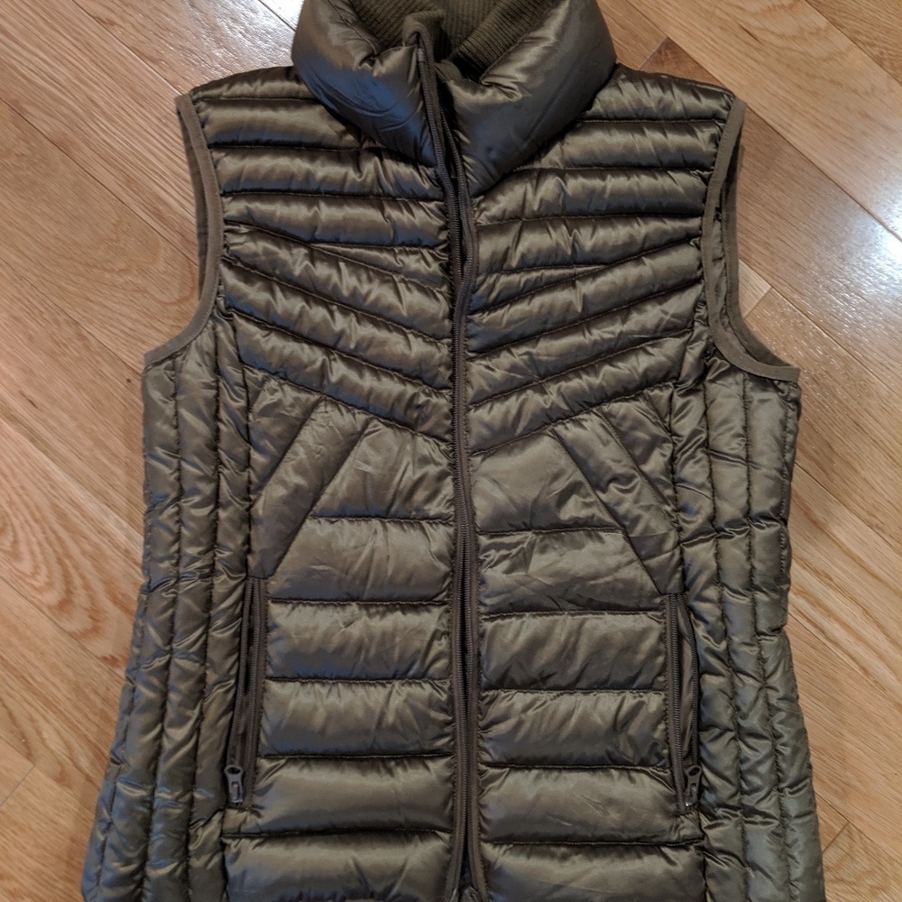 Bernardo Goose Down Vest Olive Small